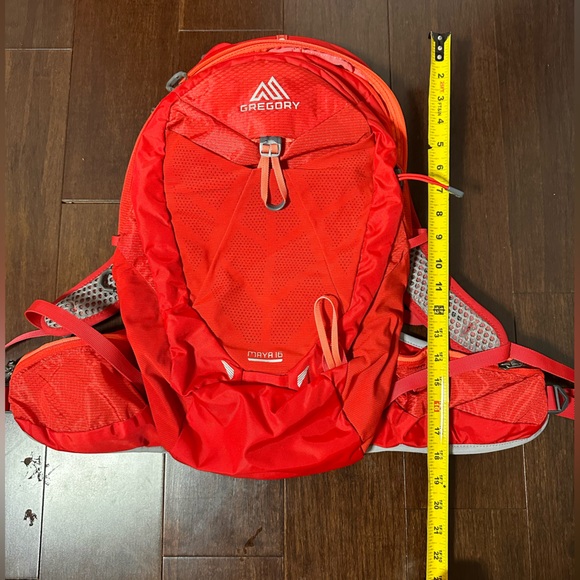 Gregory Maya 16 Backpack Red Women’s Hiking Daypack Hydration Ready - Picture 8 of 9